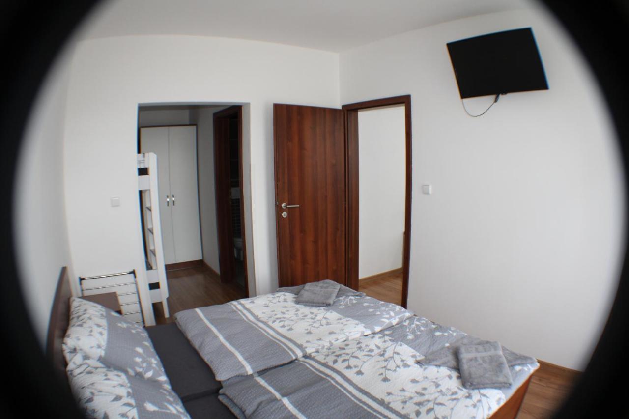 Liptovský Mikuláš Apartman Kubo מראה חיצוני תמונה
